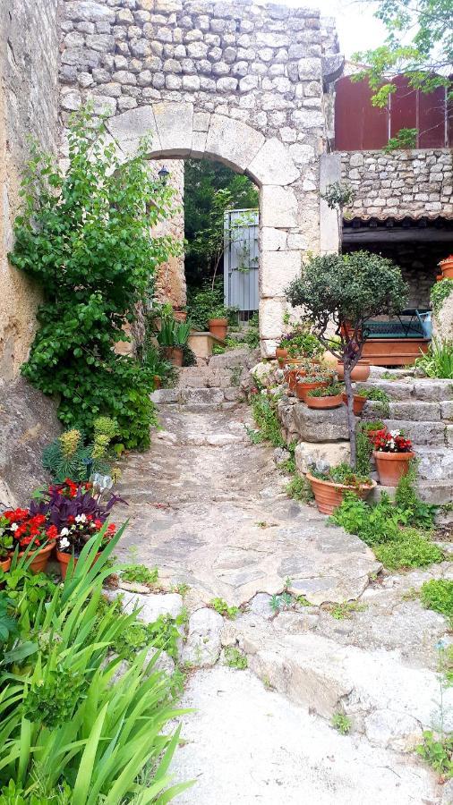 La Garde Adhemar, L'Escalier Medieval La Garde-Adhémar Exterior foto