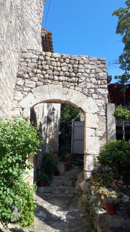 La Garde Adhemar, L'Escalier Medieval La Garde-Adhémar Exterior foto
